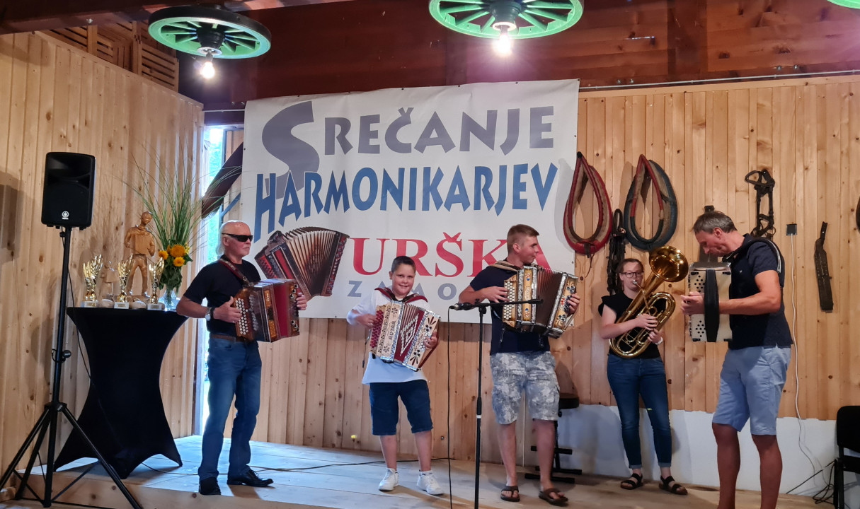 30 LET SREČANJ HARMONIKARJEV URŠKA